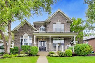 2587 Chestnut Avenue, Glenview, IL 60026