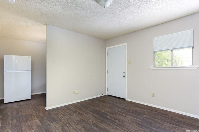 102 E CHERYL DR, San Antonio, TX 78228