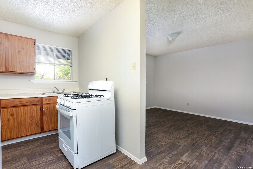 102 E CHERYL DR, San Antonio, TX 78228