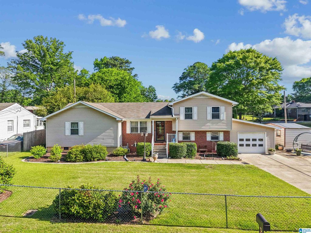 410 WILLOW DRIVE, Hueytown, AL 35023