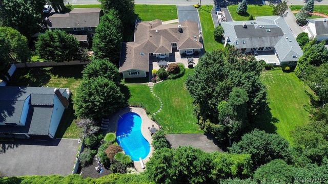 14 Hickman Street, Syosset, NY 11791