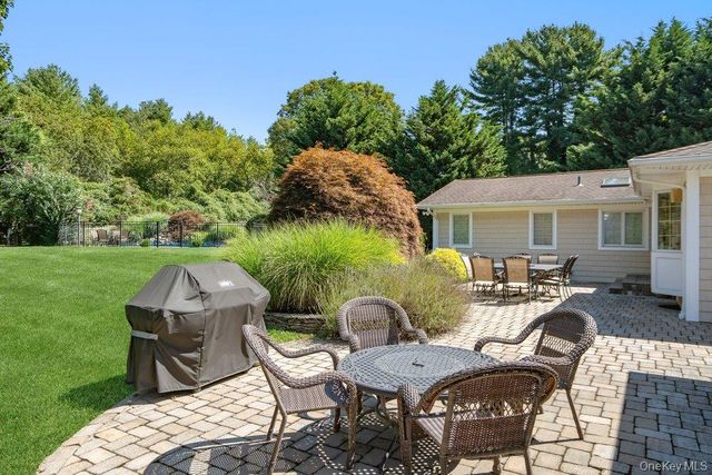 14 Hickman Street, Syosset, NY 11791