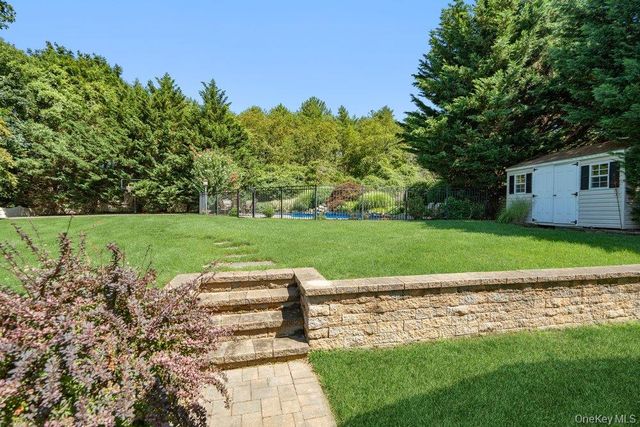 14 Hickman Street, Syosset, NY 11791