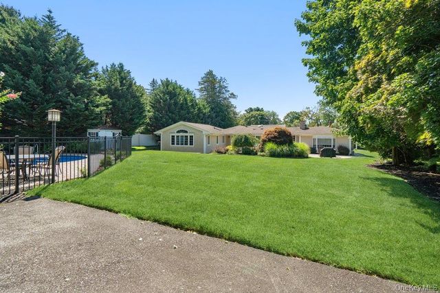 14 Hickman Street, Syosset, NY 11791