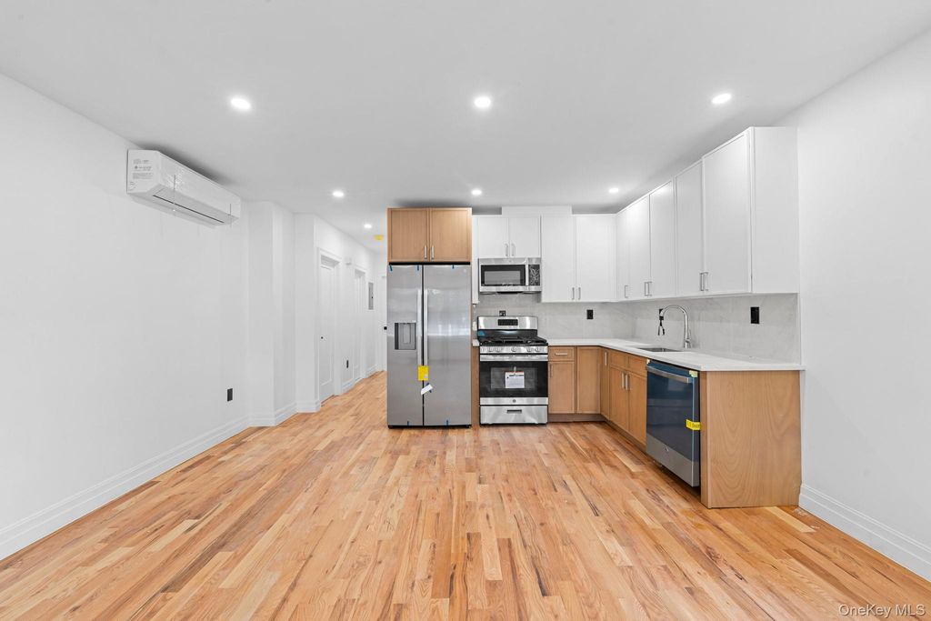 109-09 Rye Place, Saint Albans, NY 11412 — photo 4