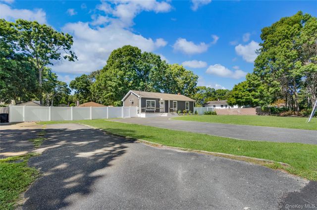108 Floyd Road, Shirley, NY 11967