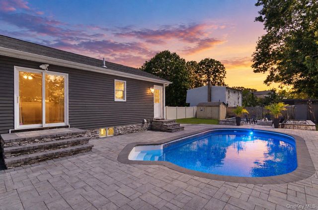 108 Floyd Road, Shirley, NY 11967