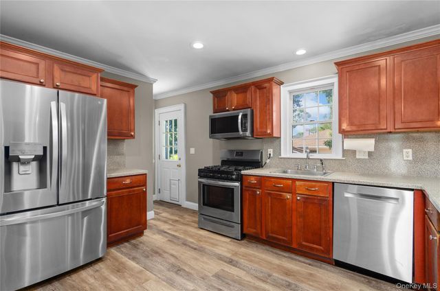 108 Floyd Road, Shirley, NY 11967