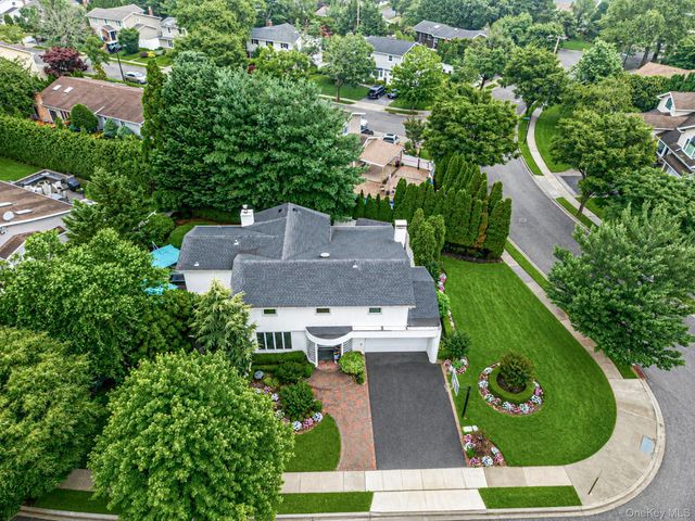 2 Sagamore Way N, Jericho, NY 11753