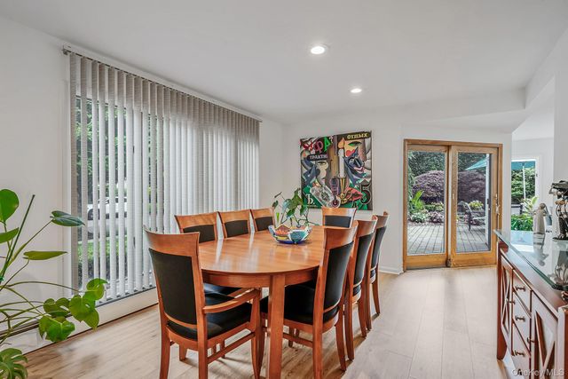 2 Sagamore Way N, Jericho, NY 11753