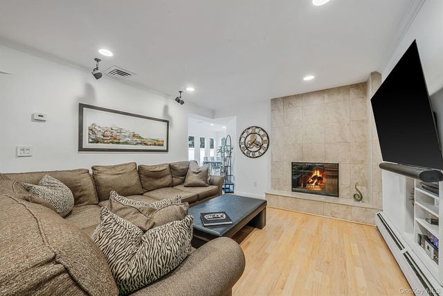 2 Sagamore Way N, Jericho, NY 11753