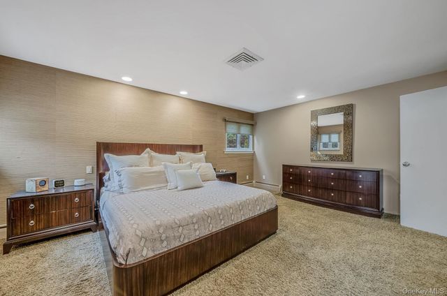 2 Sagamore Way N, Jericho, NY 11753