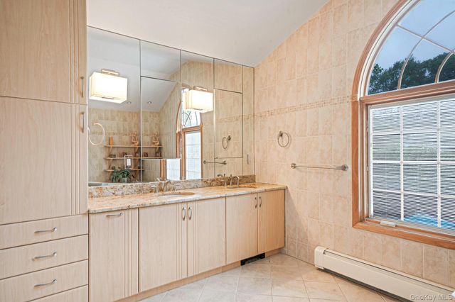2 Sagamore Way N, Jericho, NY 11753