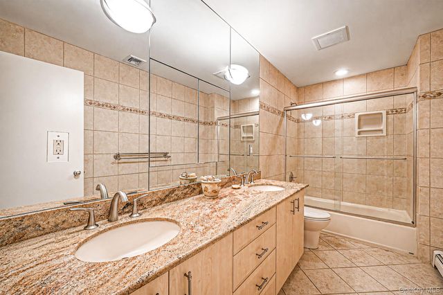 2 Sagamore Way N, Jericho, NY 11753