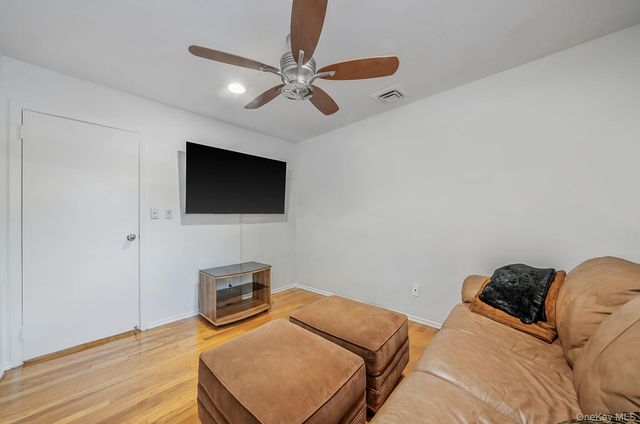 2 Sagamore Way N, Jericho, NY 11753