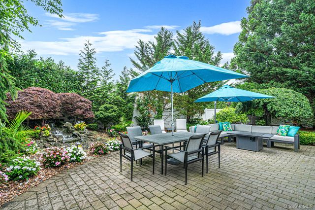 2 Sagamore Way N, Jericho, NY 11753