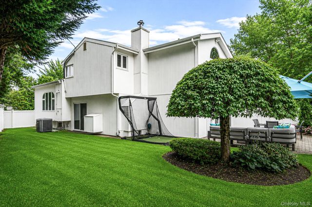 2 Sagamore Way N, Jericho, NY 11753
