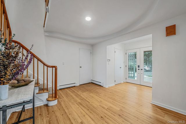 2 Sagamore Way N, Jericho, NY 11753
