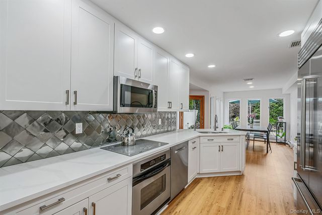2 Sagamore Way N, Jericho, NY 11753