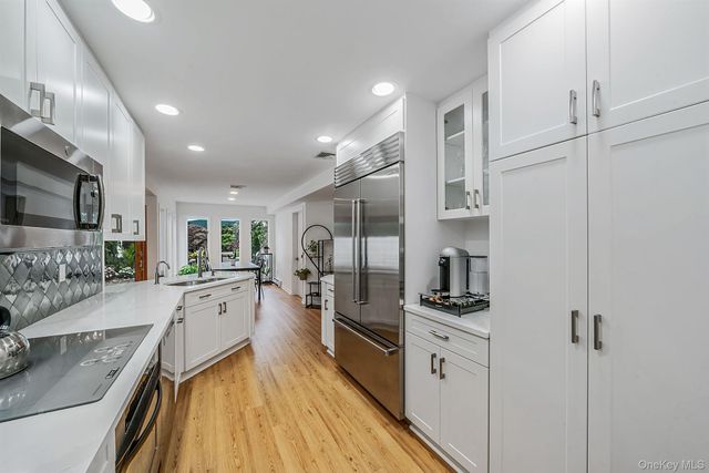 2 Sagamore Way N, Jericho, NY 11753