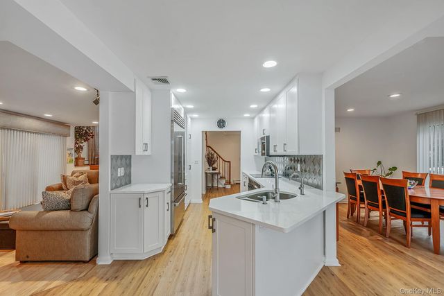 2 Sagamore Way N, Jericho, NY 11753