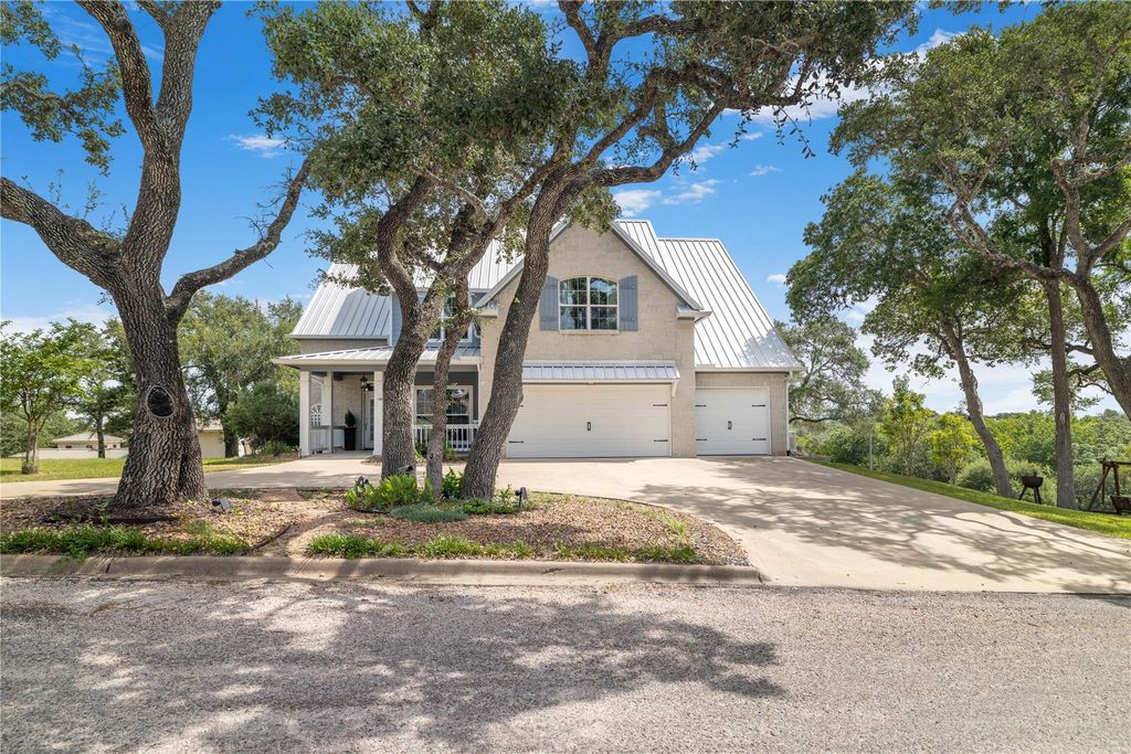 111 Kathleen Ave, La Grange, TX 78945