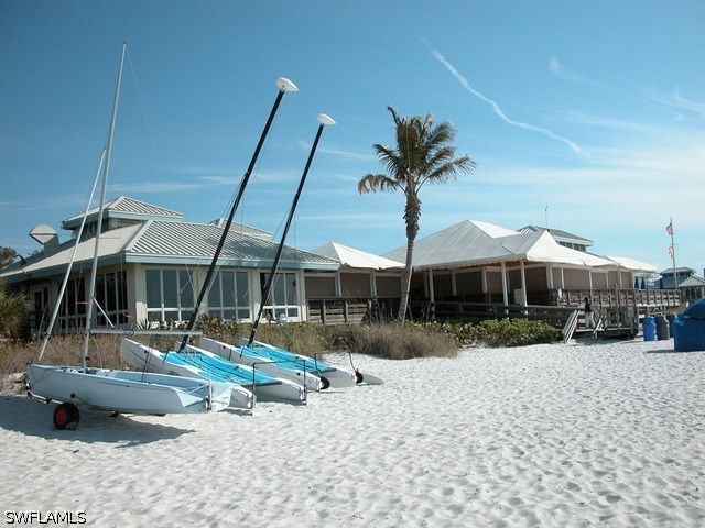 200 Lambiance CIR 201, Naples, FL 34108