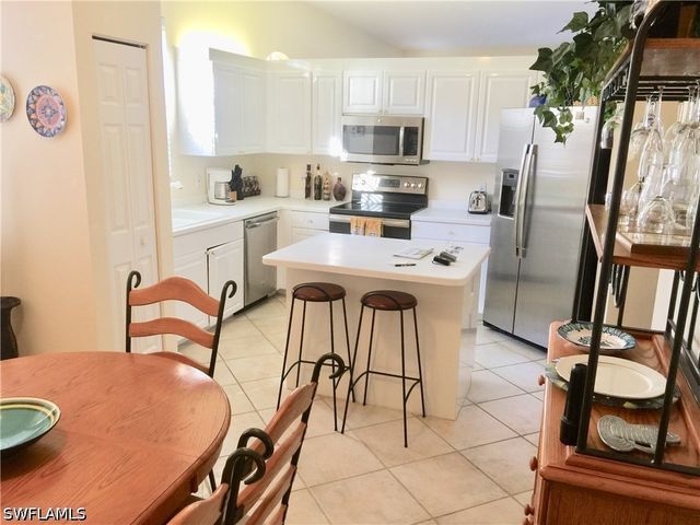 200 Lambiance CIR 201, Naples, FL 34108