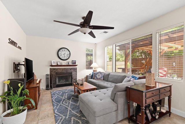 1827 Groveview Way, Tracy, CA 95376