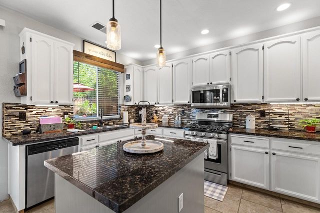 1827 Groveview Way, Tracy, CA 95376