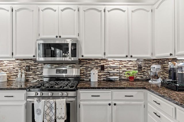 1827 Groveview Way, Tracy, CA 95376