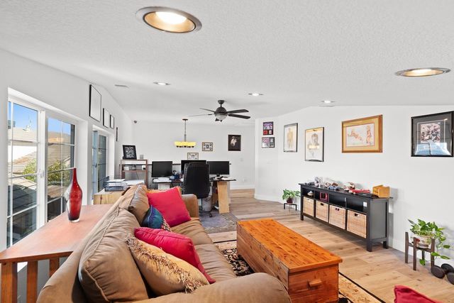 1827 Groveview Way, Tracy, CA 95376