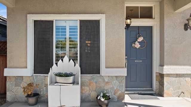 1827 Groveview Way, Tracy, CA 95376