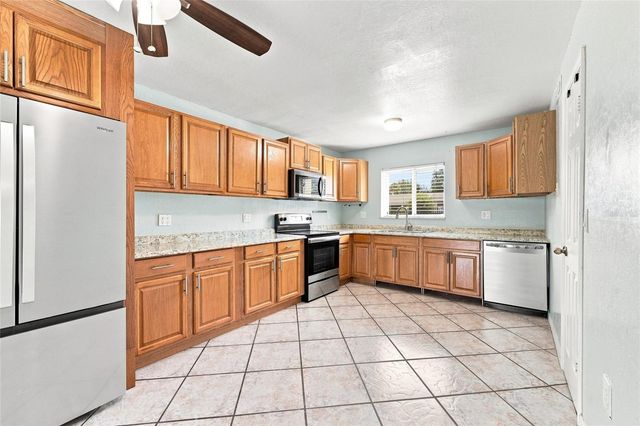 1000 LAKE OF THE WOODS BOULEVARD 105E, Fern Park, FL 32730