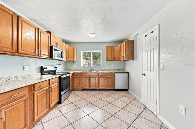 1000 LAKE OF THE WOODS BOULEVARD 105E, Fern Park, FL 32730