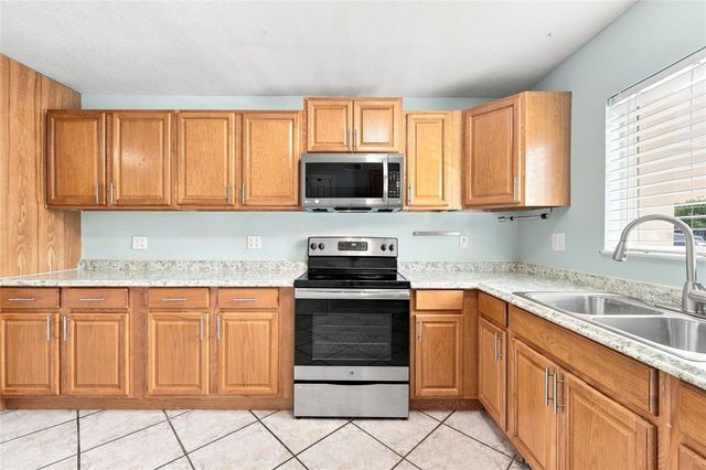 1000 LAKE OF THE WOODS BOULEVARD 105E, Fern Park, FL 32730