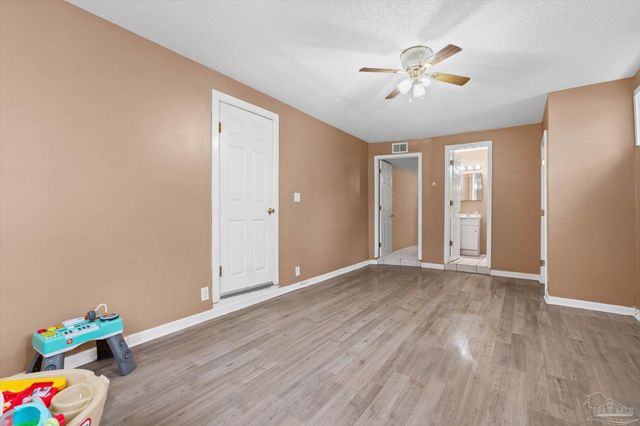 1004 Medford Ave, Pensacola, FL 32505