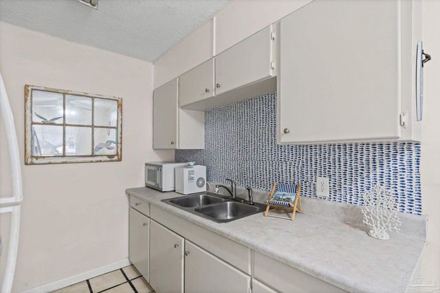 1004 Medford Ave, Pensacola, FL 32505