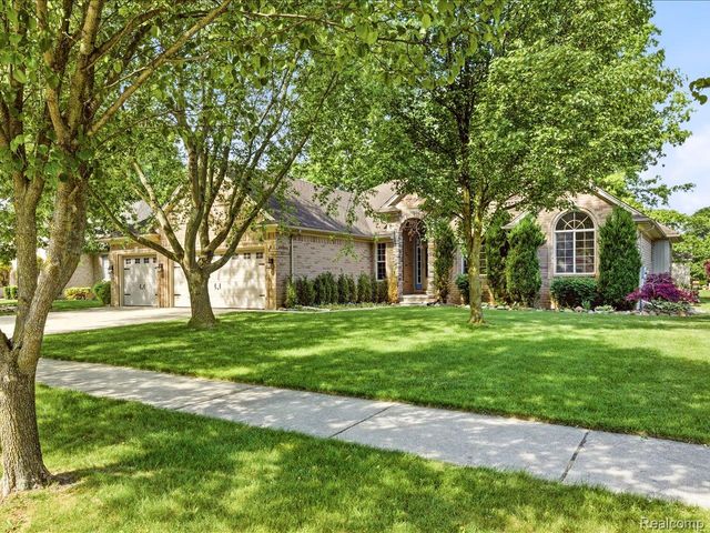 3422 Woodfield Boulevard, China Township, MI 48054