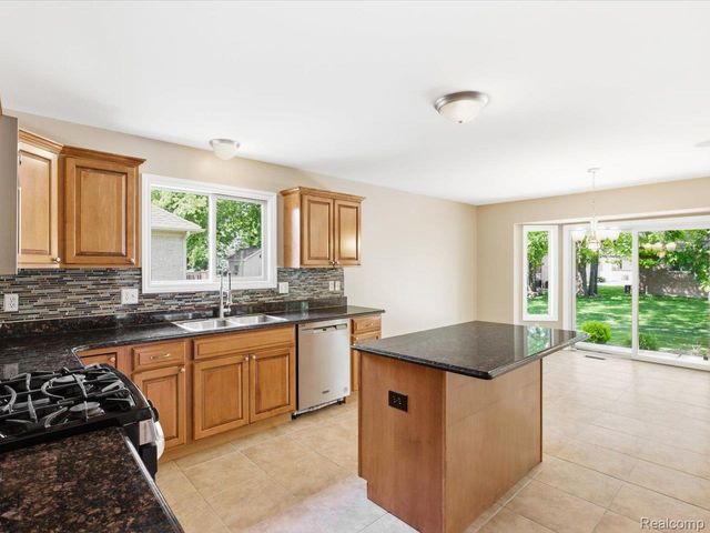 3422 Woodfield Boulevard, China Township, MI 48054
