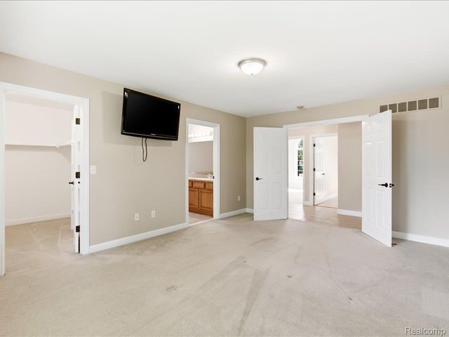 3422 Woodfield Boulevard, China Township, MI 48054