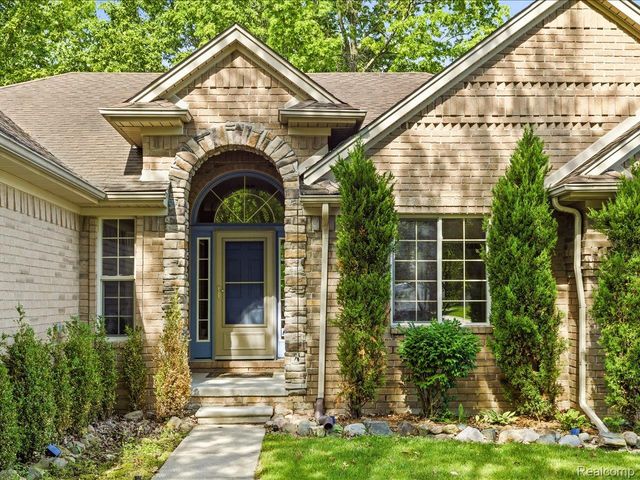 3422 Woodfield Boulevard, China Township, MI 48054