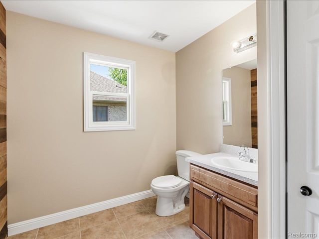 3422 Woodfield Boulevard, China Township, MI 48054