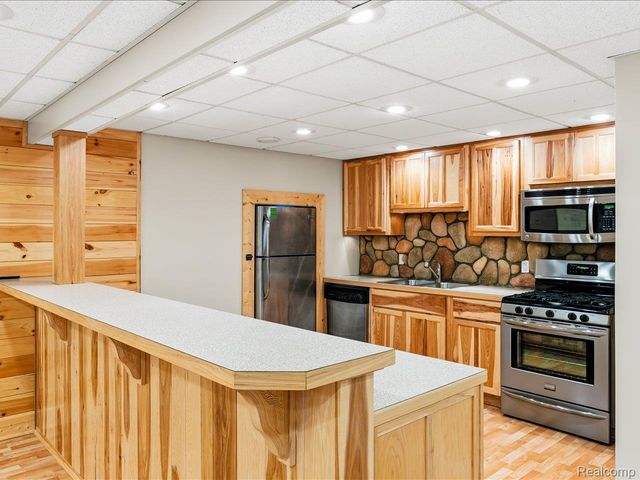 3422 Woodfield Boulevard, China Township, MI 48054