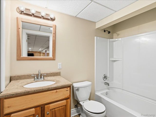 3422 Woodfield Boulevard, China Township, MI 48054