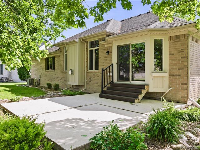 3422 Woodfield Boulevard, China Township, MI 48054