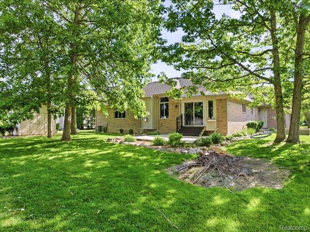 3422 Woodfield Boulevard, China Township, MI 48054