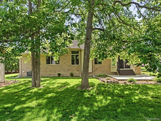 3422 Woodfield Boulevard, China Township, MI 48054