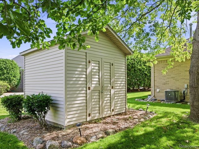 3422 Woodfield Boulevard, China Township, MI 48054