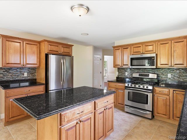 3422 Woodfield Boulevard, China Township, MI 48054